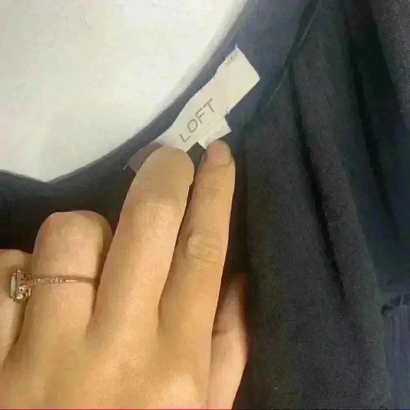 Ann Taylor Loft Ruffle Double V Shell black top blouse Sz xs loose fit - Picture 5 of 9